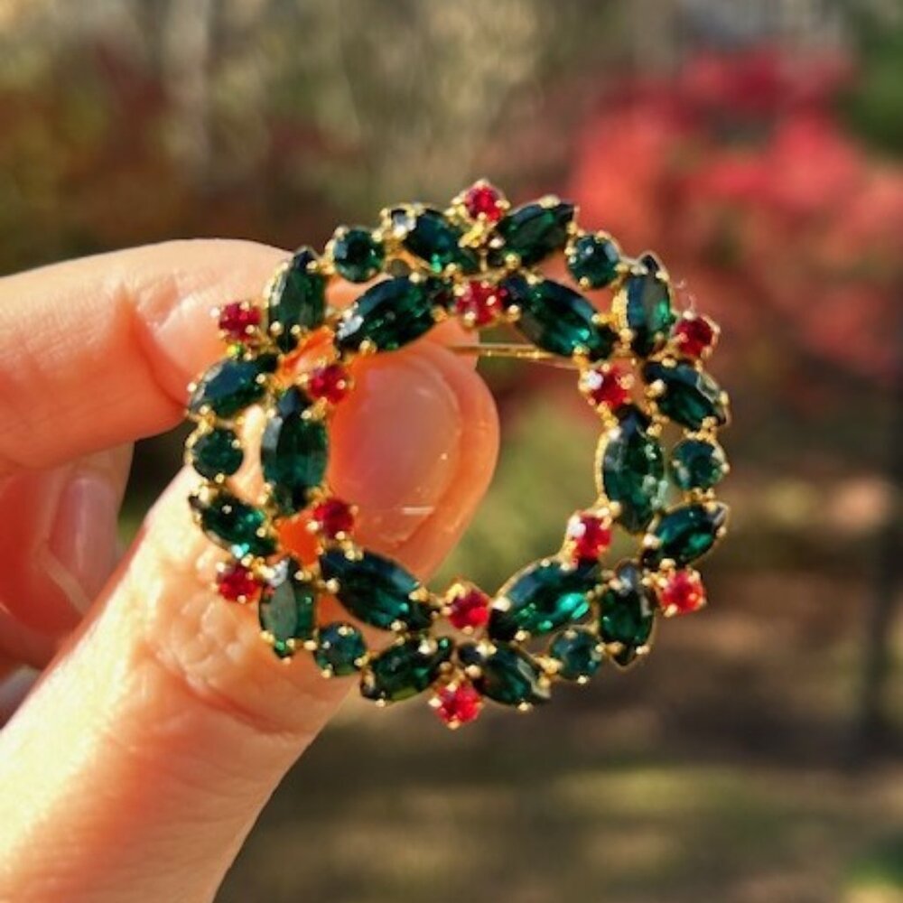 HOLIDAY🎄🎄OTC Green Red Rhinestone Wreath BROOCH